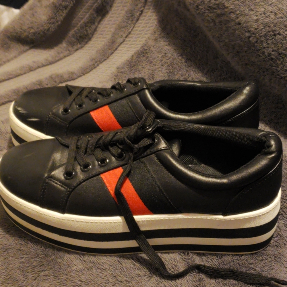 Shoes - Picture 2 of 4